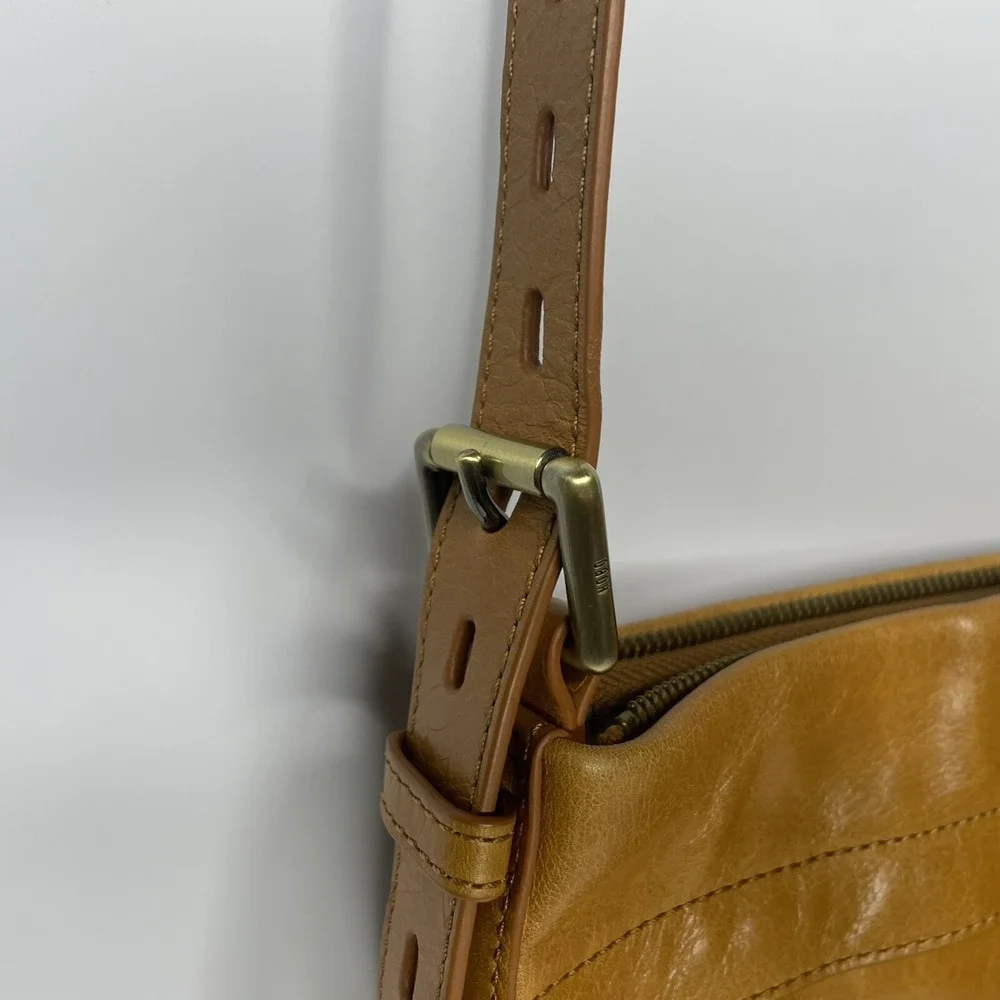 Hobo Leather Crossbody Bag‎ Purse Handbag Honey Caramel Color Zip Pockets